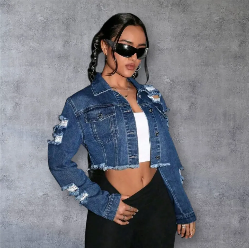 CASACA JEAN DENIM CROP CON DESGASTADOS ''URBAN EDGE''