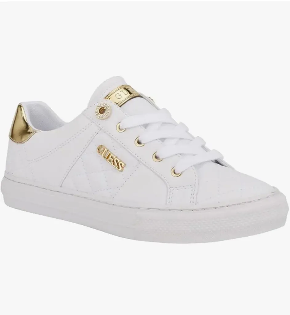 ZAPATILLA CASUALES BLANCOS CON DETALLES DORADO TEXTURA ACOLCHADA
