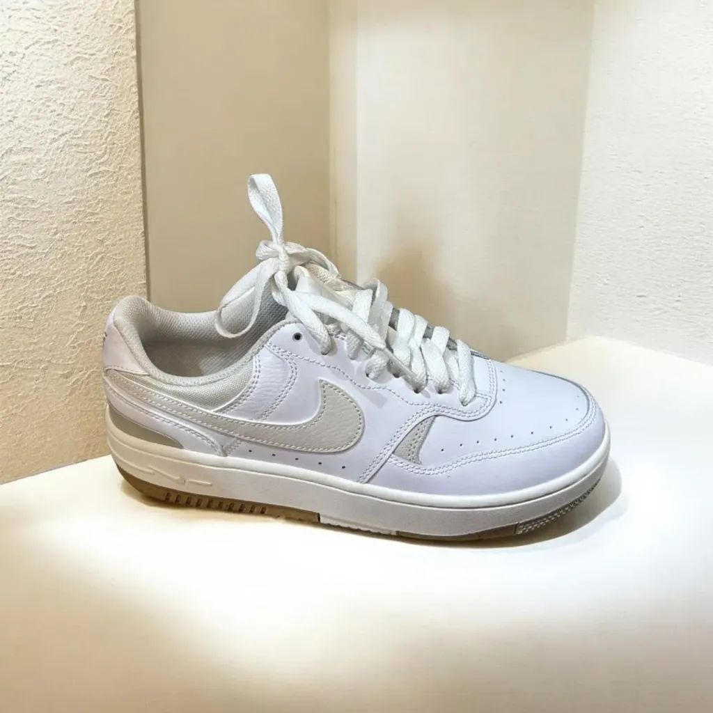 ZAPATILLAS CASUAL GAMMA FORCE CON DETALLES NEUTRO NIKE (Blanco, 39)